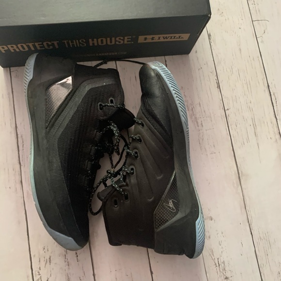 Shoes - Picture 5 of 6